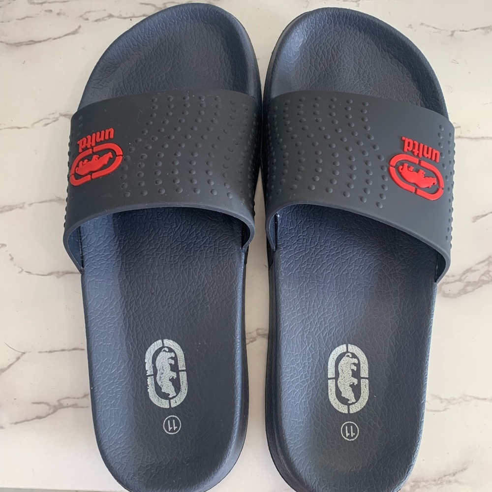 Men’s Unitd. Black and Red Slip Ons Size‎ L